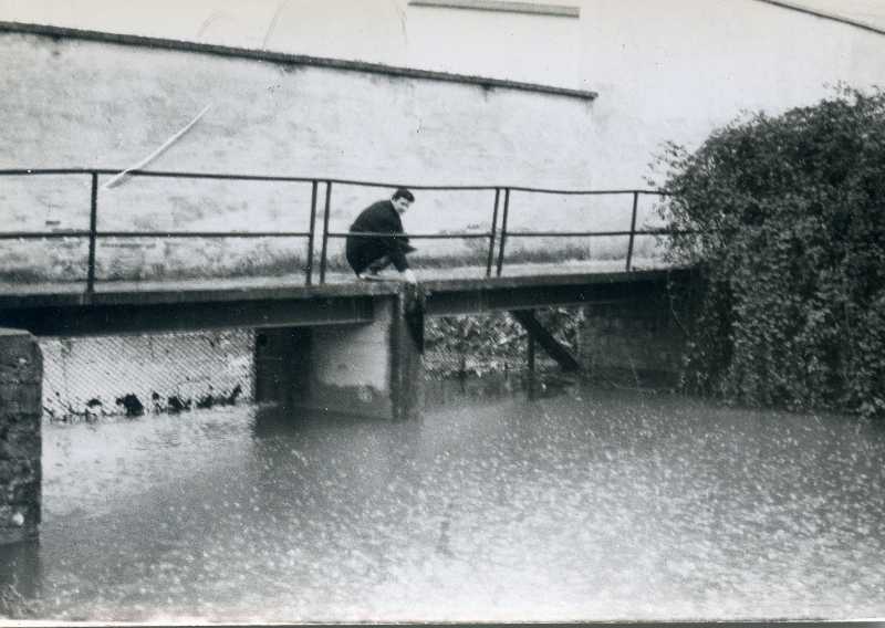 Fiume Isonzo in piena, Gorizia. Centrale idroelettrica in località Straccis. Particolare
